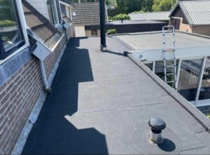 Bitumen dakdekker Breda. Dakwerken voor plat dak.