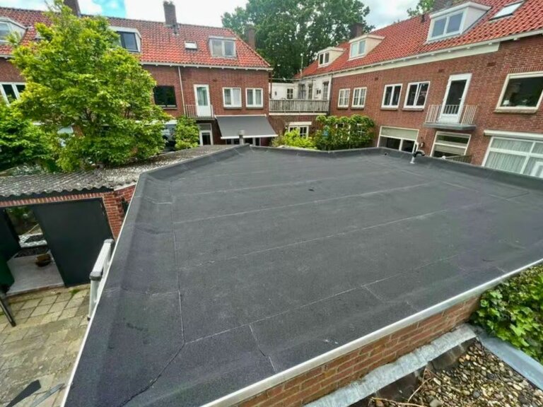 Dakdekker in Sint Willebrord