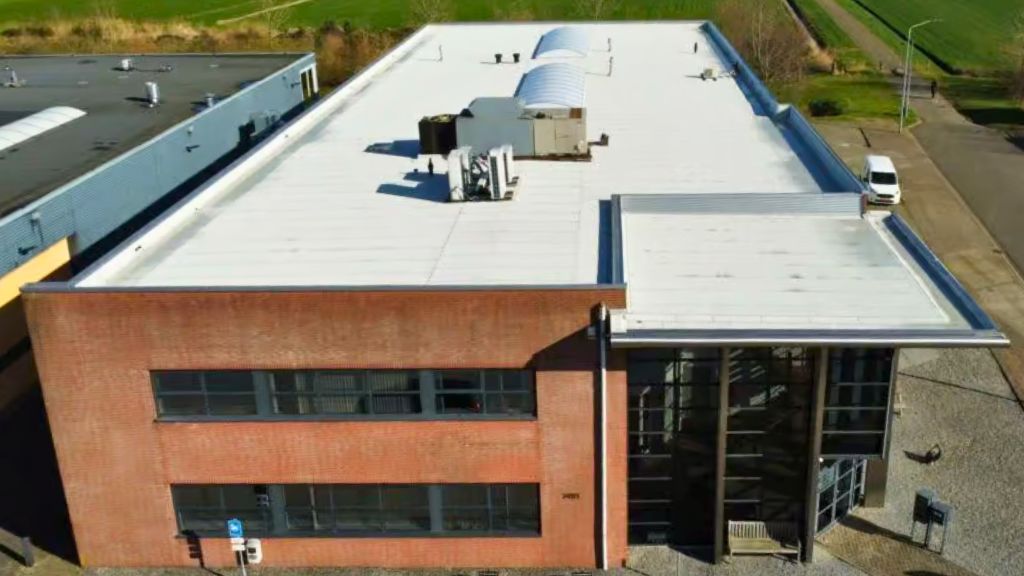 Oplevering van dakwerkzaamheden in Sint Willebrord