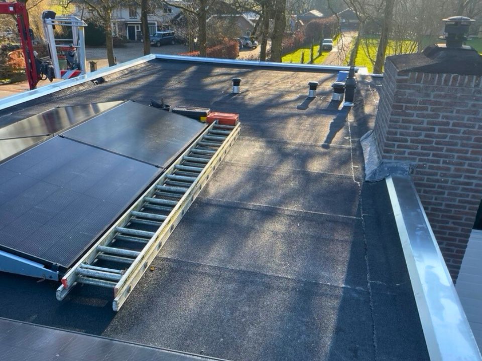 Dakdekker van Dakkersland op een plat dak in Teteringen