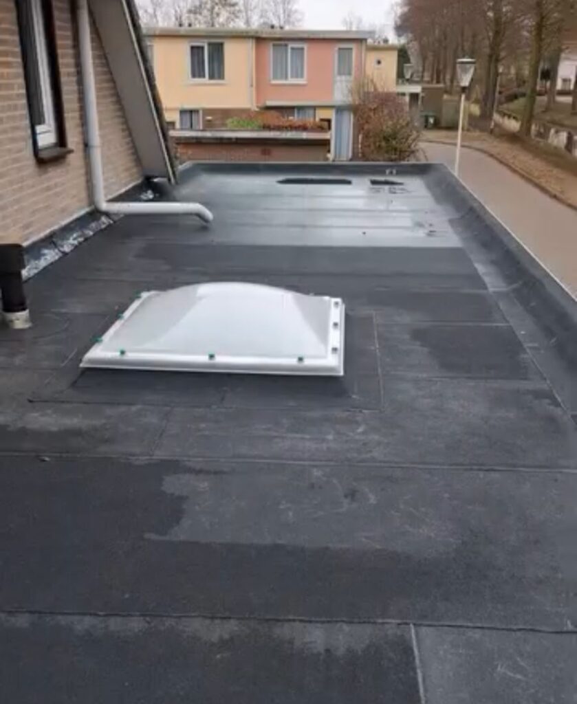 Plat dak renovatie in Dorst door Dakkersland (na)